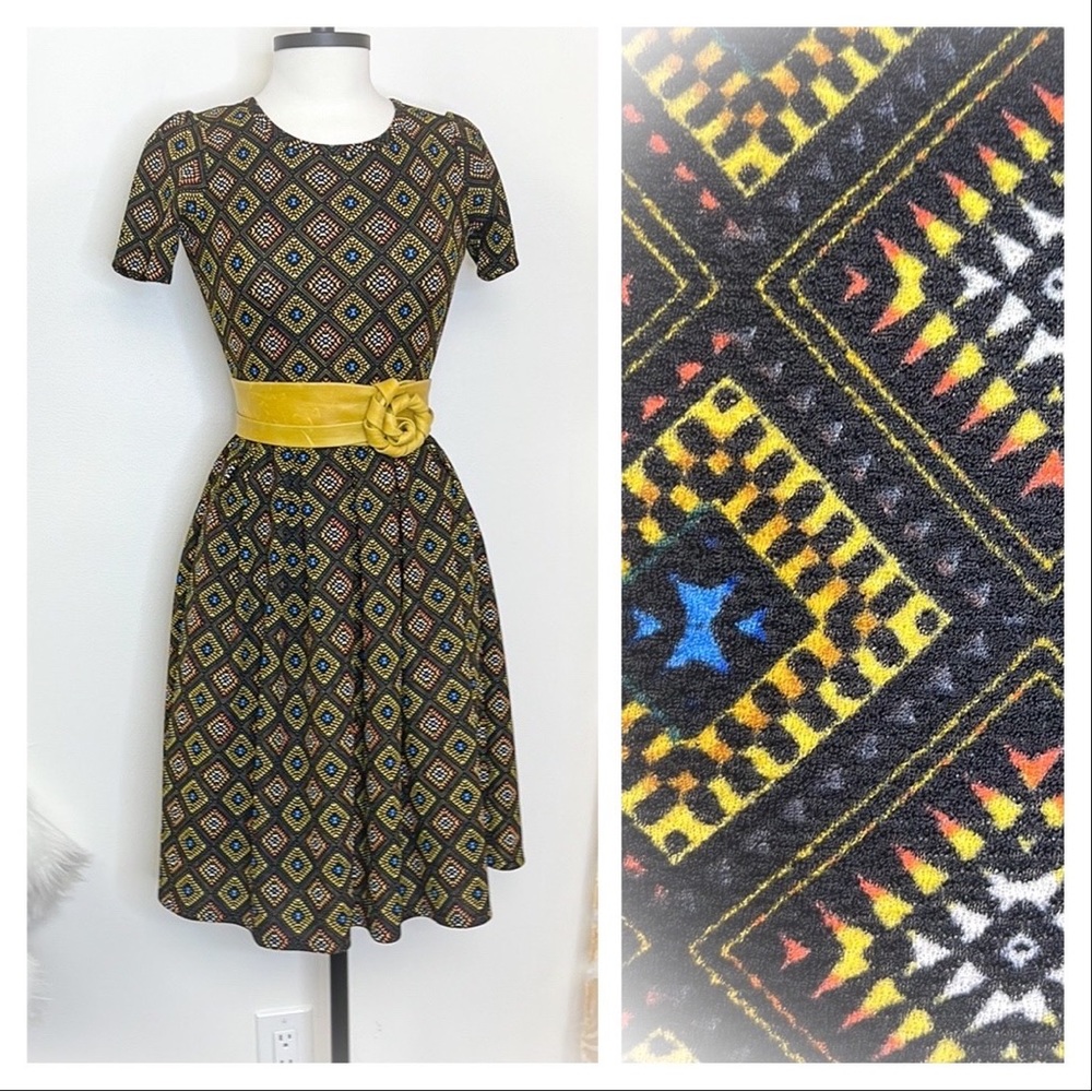 💕Beautiful Lularoe Amelia Fit & Flair Dress with Pockets💕